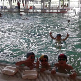 Nauka pływania na basenie MOSiR w Stalowej Woli