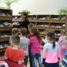 Grupa przedszkolna 01 w bibliotece